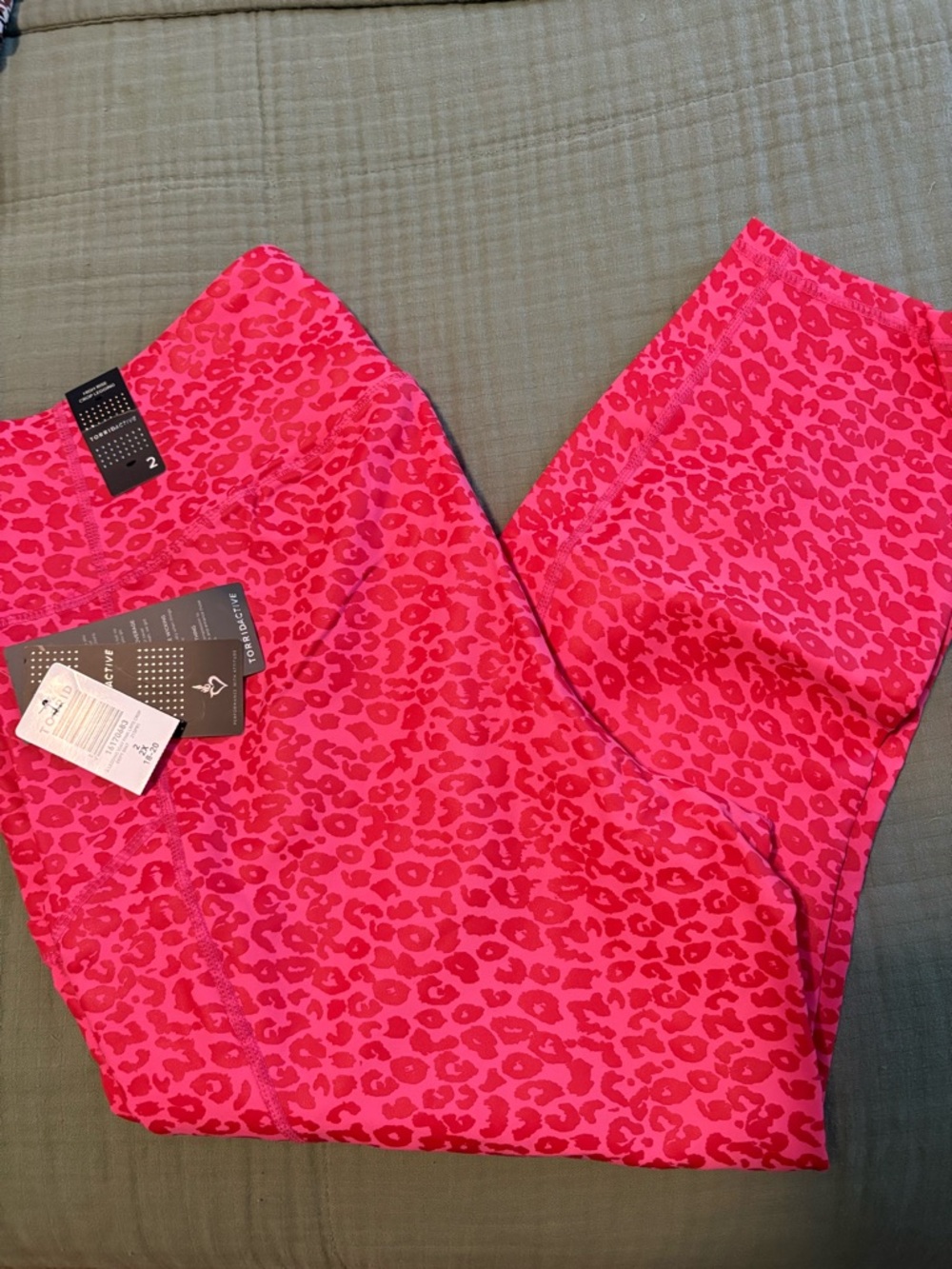 NWT Torrid Active Hot Pink & Fuchsia Leopard Print High Rise Crop Legging